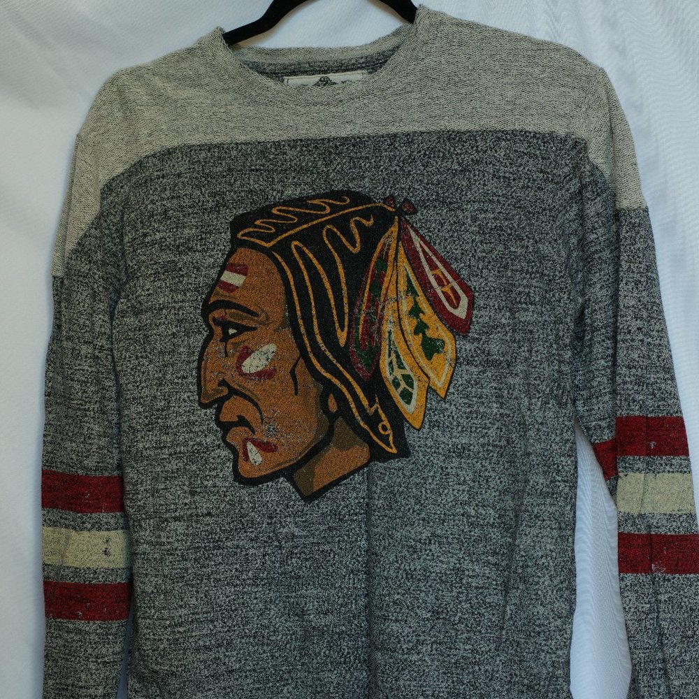Heathered Grey Blackhawks Long Sleeve Sweater Size Small